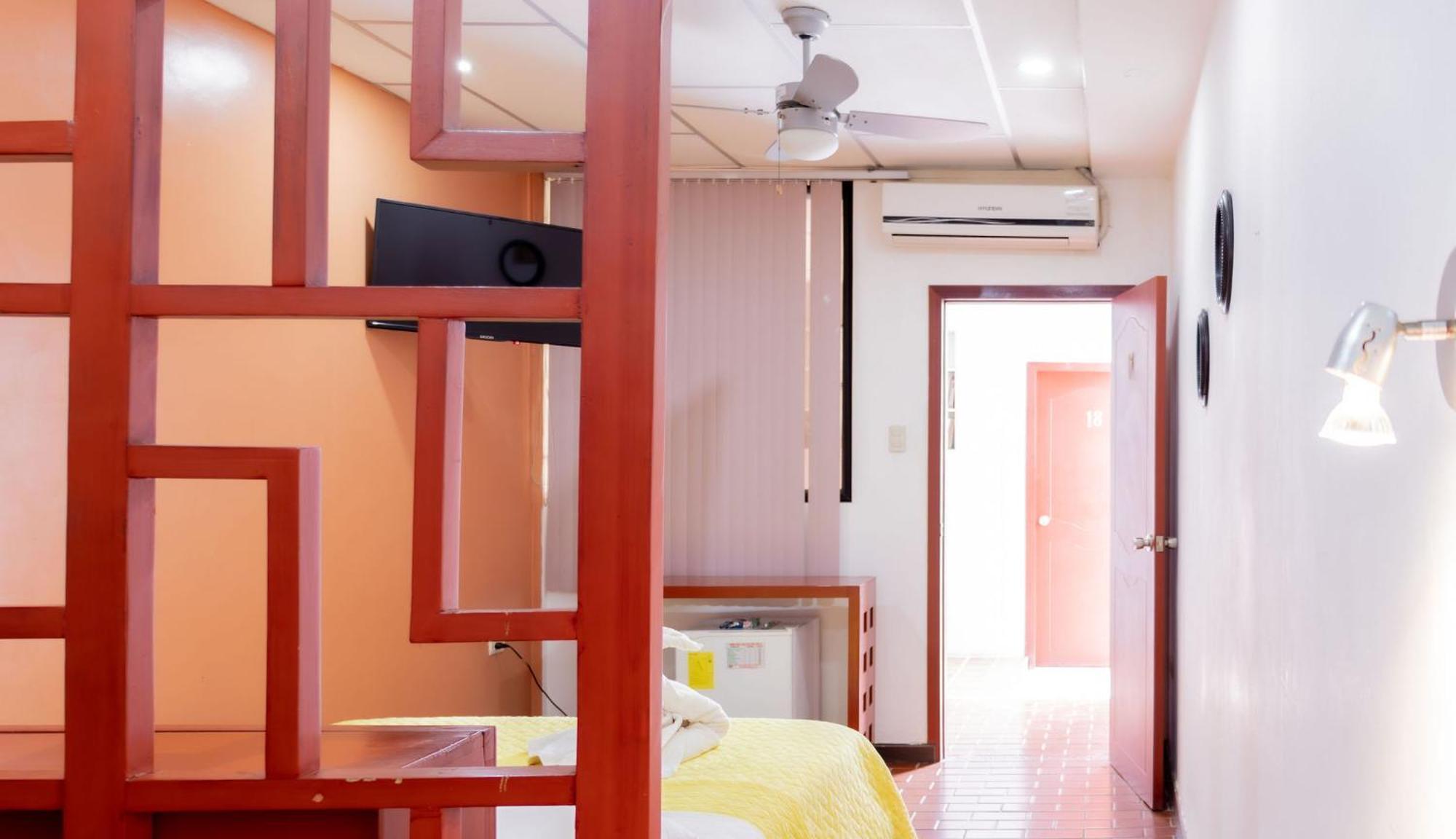 Hostal Antares Manta Exterior foto