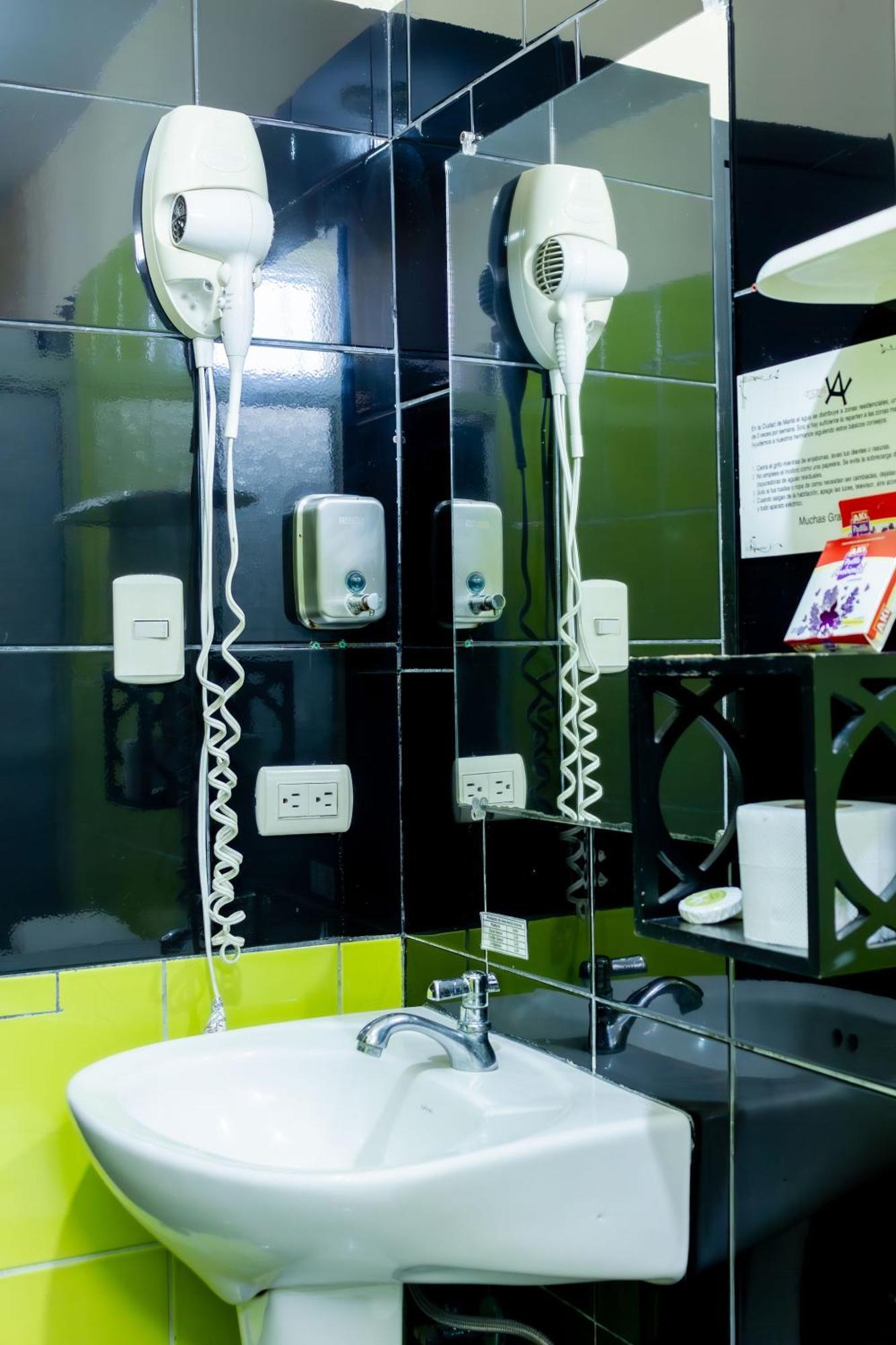 Hostal Antares Manta Exterior foto