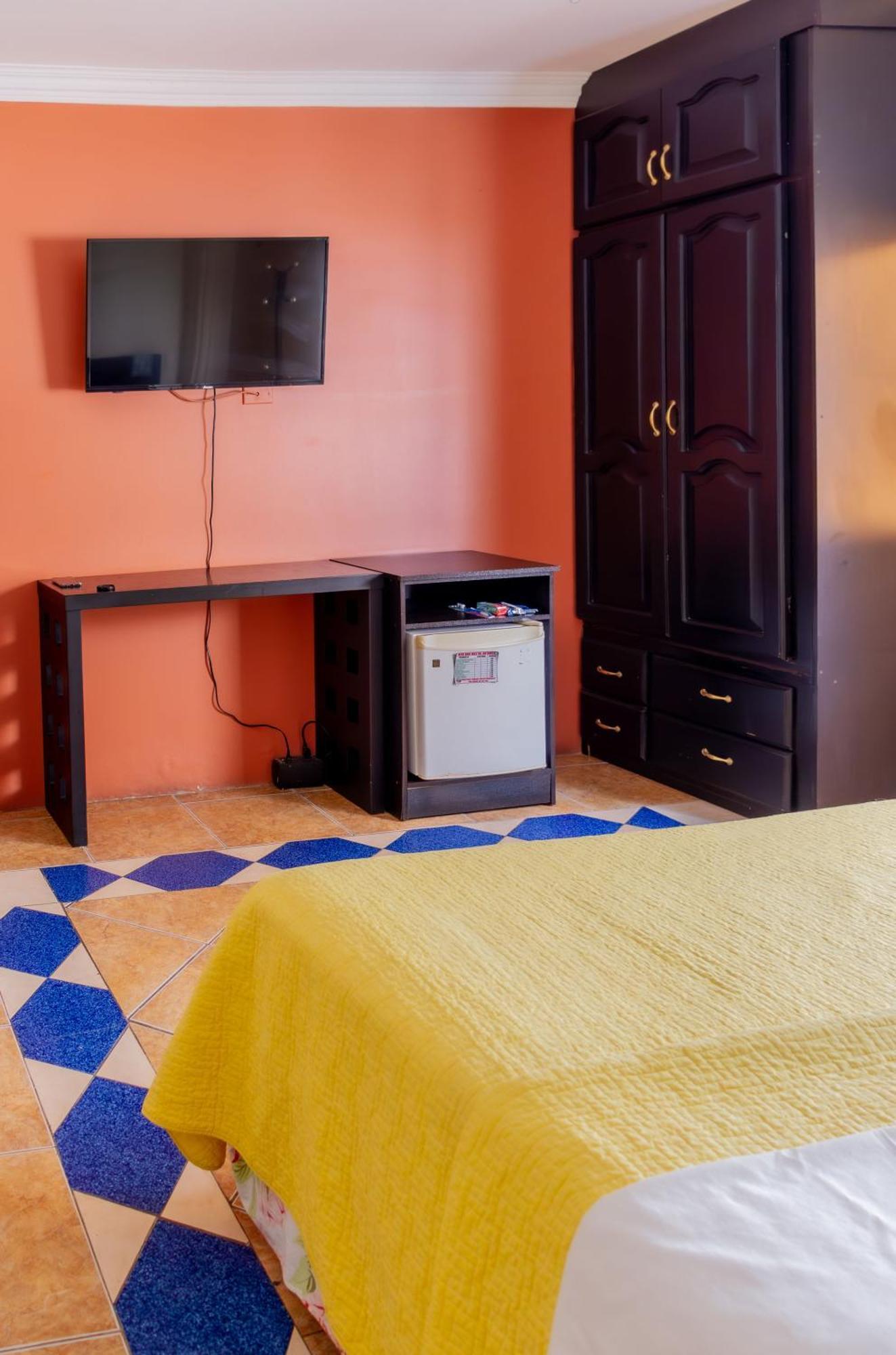 Hostal Antares Manta Exterior foto