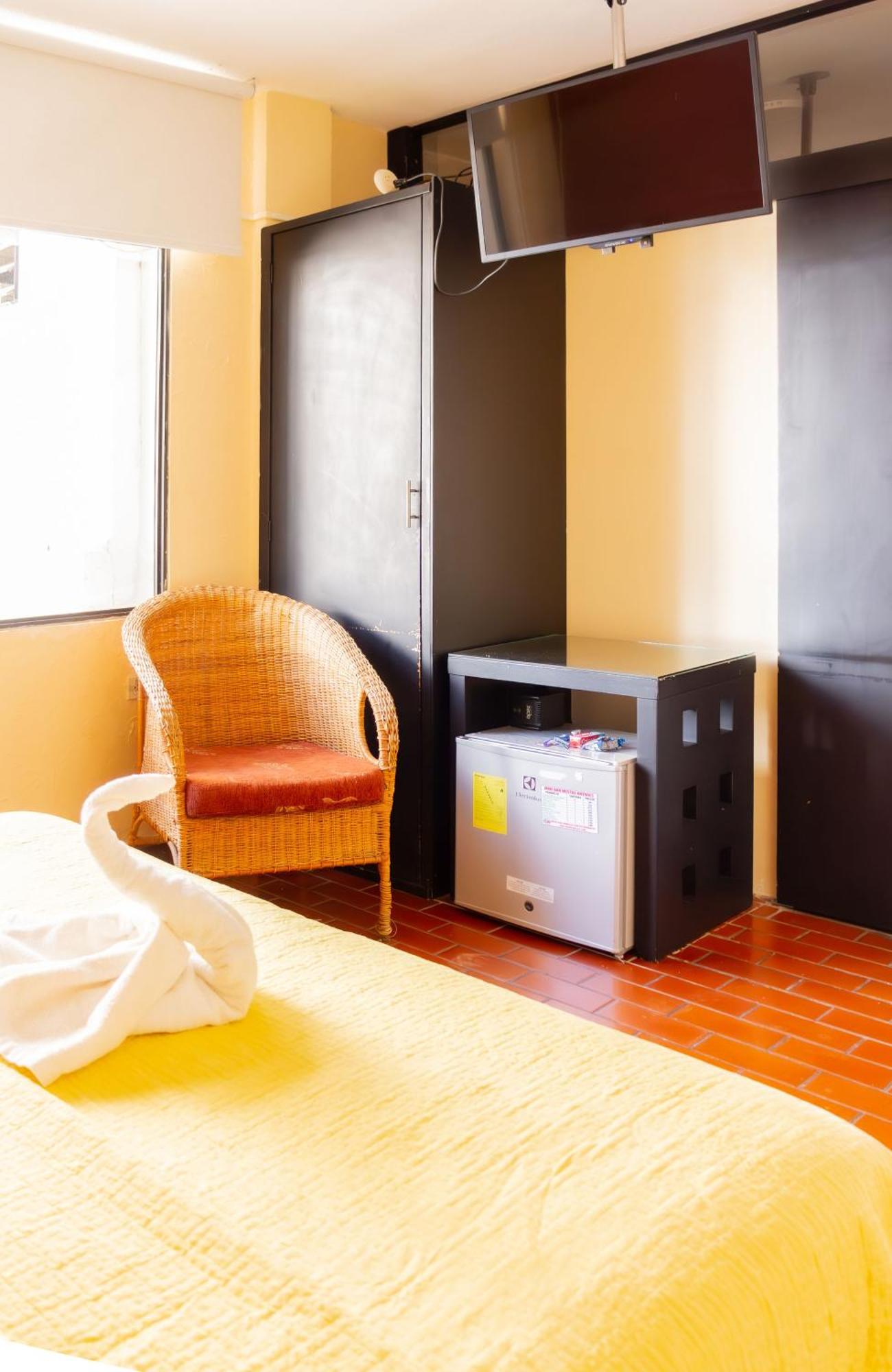 Hostal Antares Manta Exterior foto