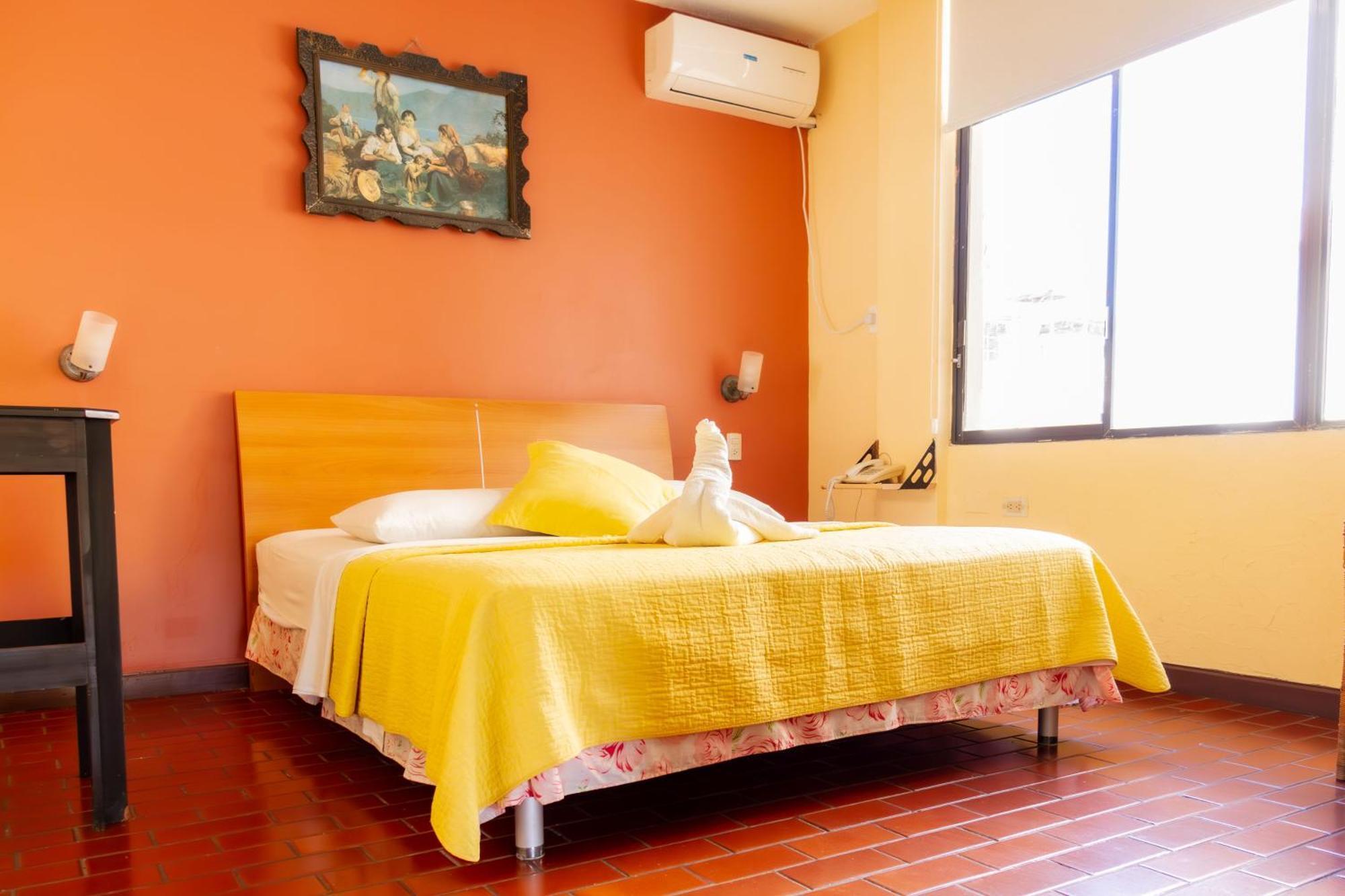 Hostal Antares Manta Exterior foto